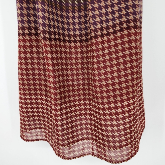 CAbi Womens Camisole Top Size M Maroon Oxblood Houndstooth Chiffon Flowy - Picture 3 of 8
